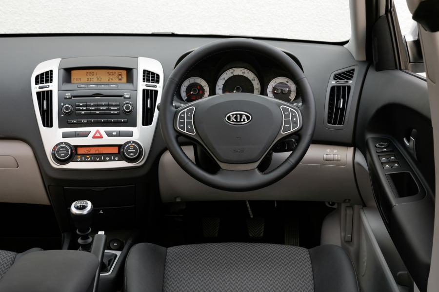 Kia cee&rsquo;d SW 2007 года  (фото 14 из 47)